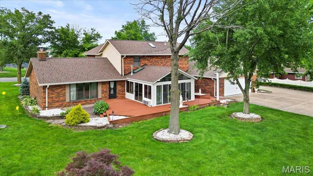 $549,900 | 221 Towerhill Drive, Columbia, IL 62236