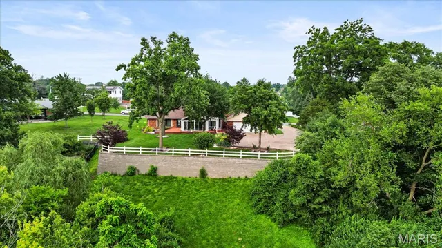 $549,900 | 221 Towerhill Drive, Columbia, IL 62236