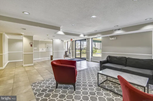 $2,100 | 6147 Leesburg Pike, Unit 107, Falls Church, VA 22041