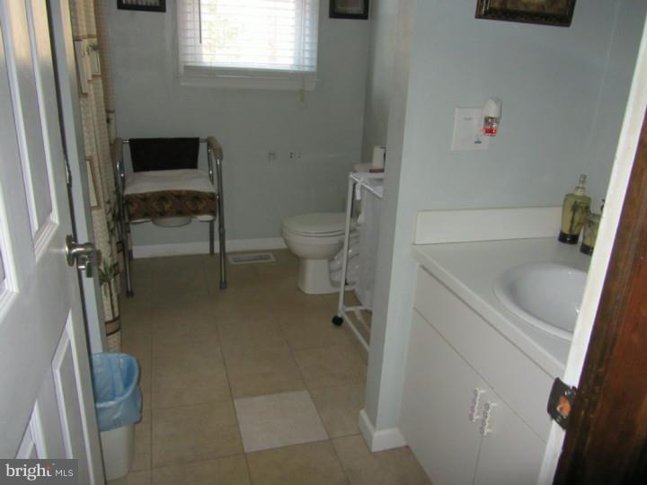 408 Deptford Road Glassboro, NJ 08028 - Photo 11 of 15 Bathroom