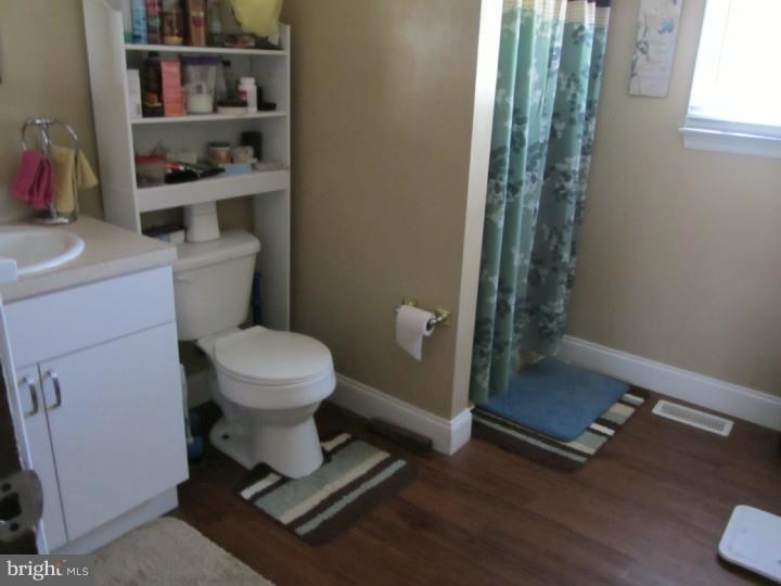 408 Deptford Road Glassboro, NJ 08028 - Photo 9 of 15 Master Bathroom