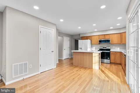 $750,000 | 18452 Crownsgate Circle, Germantown, MD 20874