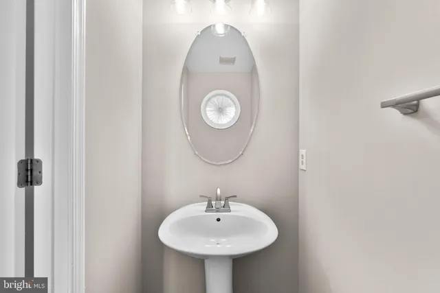 $750,000 | 18452 Crownsgate Circle, Germantown, MD 20874