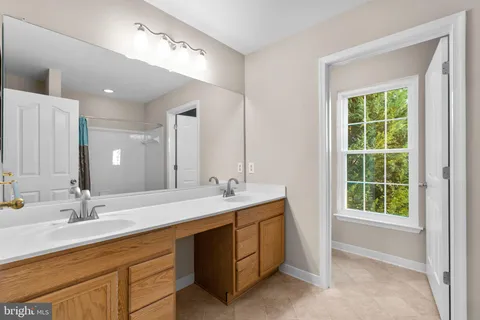 $750,000 | 18452 Crownsgate Circle, Germantown, MD 20874