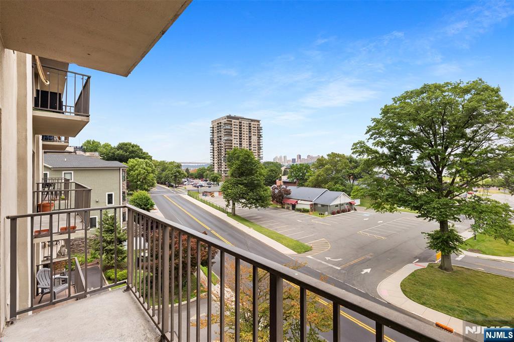 1150 River Road, Unit 4H Edgewater, NJ 07020 - Photo 32 of 44