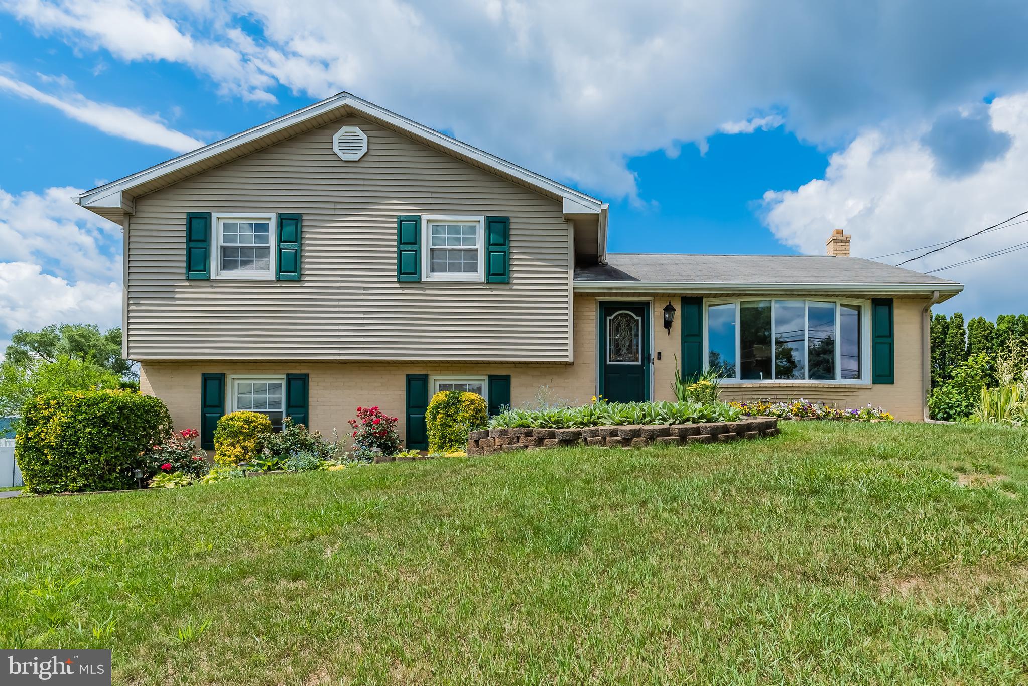 12 Hillcrest Road Enola, PA 17025 - Photo 1 of 37 Gallery Image 1