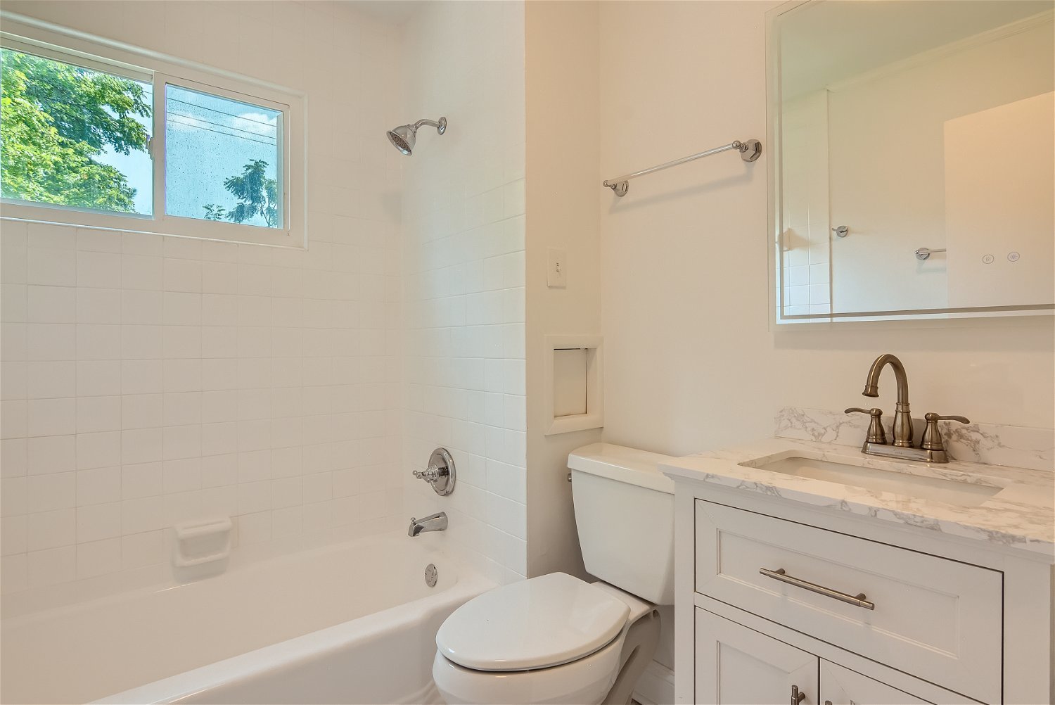 603 Delles Road Wheaton, IL 60187 - Photo 11 of 31 Gallery Image 11