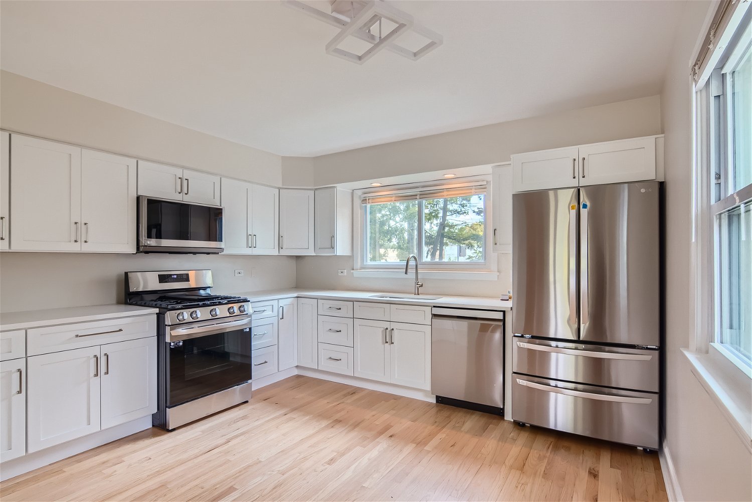 603 Delles Road Wheaton, IL 60187 - Photo 3 of 31 Gallery Image 3