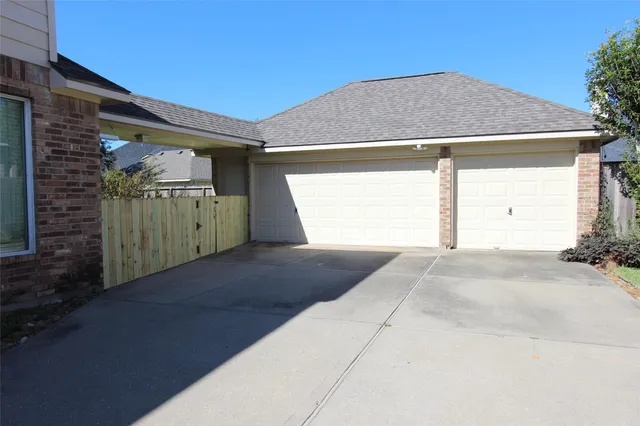 $2,890 | 1410 Caine Hill Court, League City, TX 77573