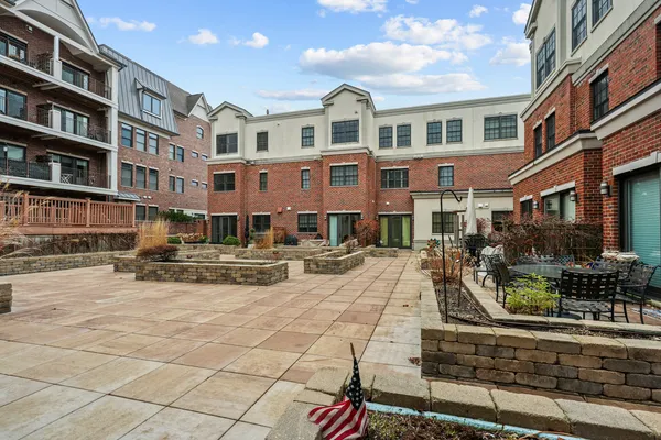 $699,990 | 855 Laurel Avenue, Highland Park, IL 60035