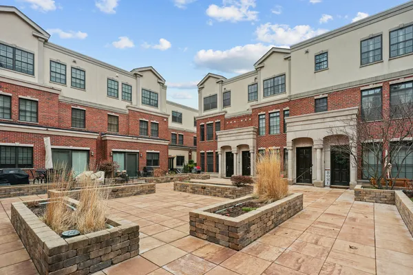 $699,990 | 855 Laurel Avenue, Highland Park, IL 60035