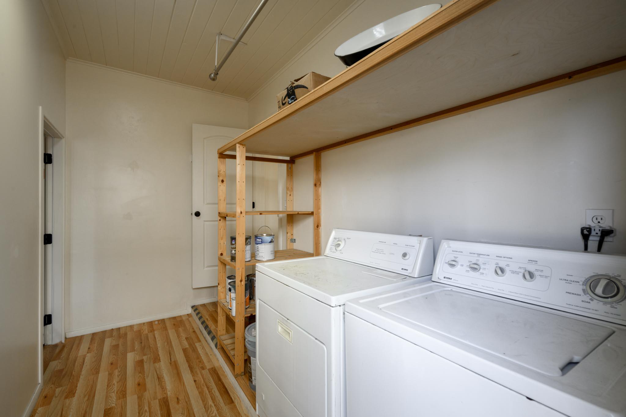 1015 Quinientos Street Santa Barbara, CA 93103 - Photo 16 of 16 Laundry