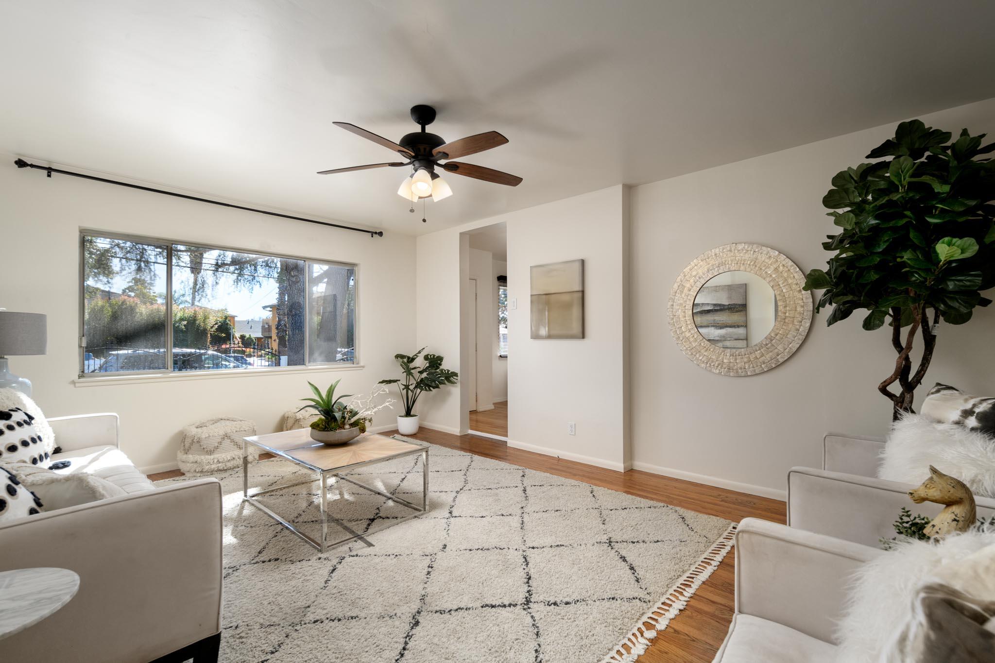 1015 Quinientos Street Santa Barbara, CA 93103 - Photo 2 of 16 LivingRoom