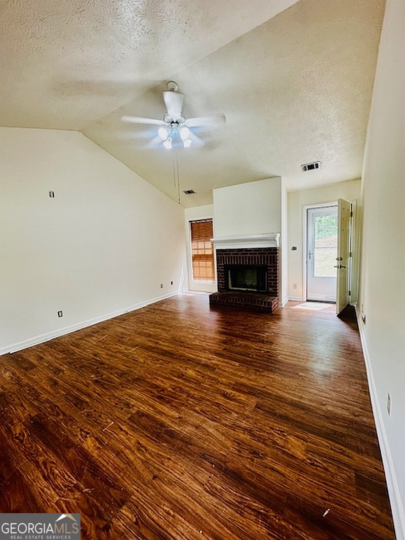 106 Ridgefield Circle LaGrange, GA 30241 - Photo 2 of 13