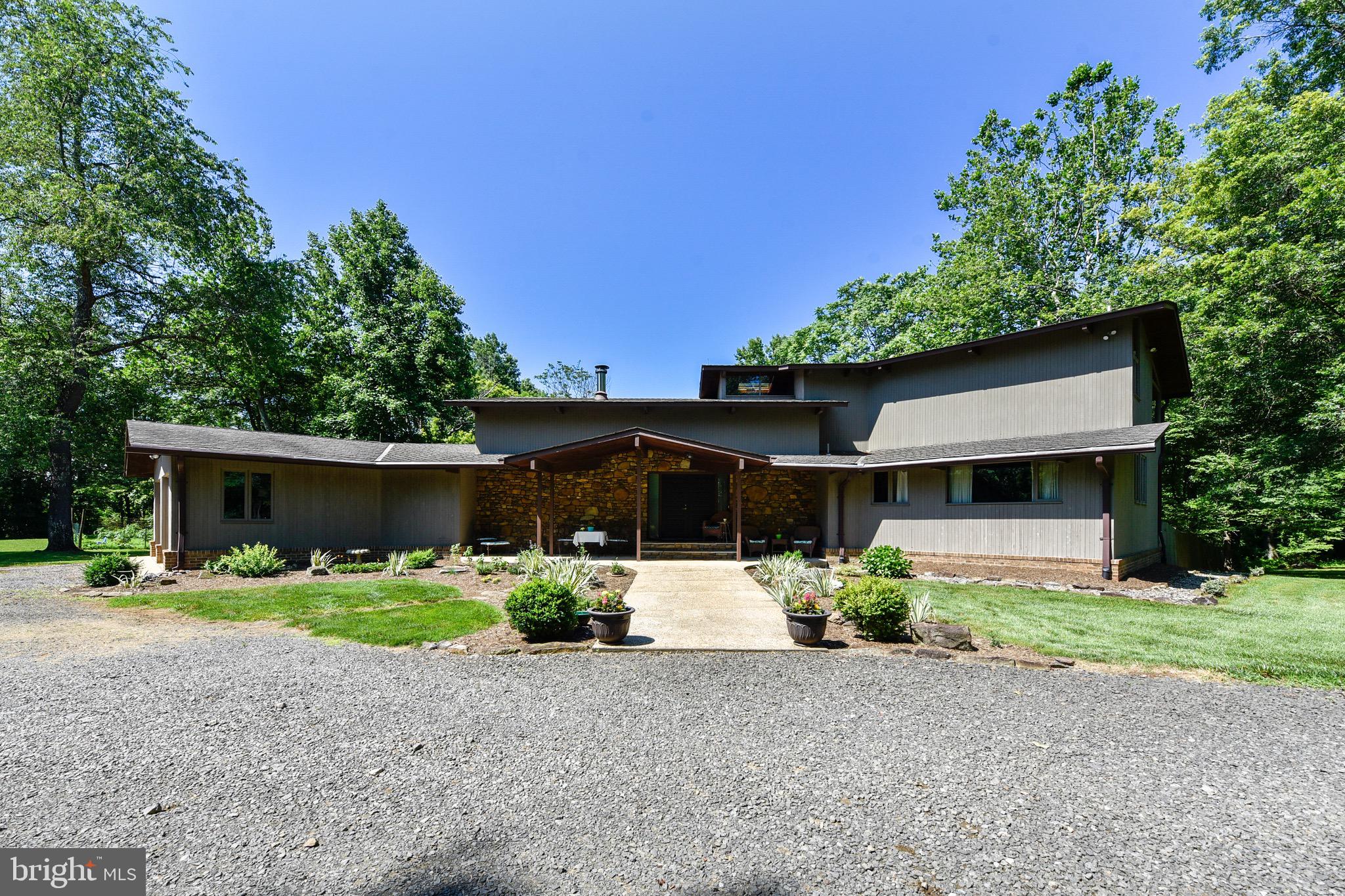 13485 Hume Road Hume, VA 22639 - Photo 1 of 60 Gallery Image 1