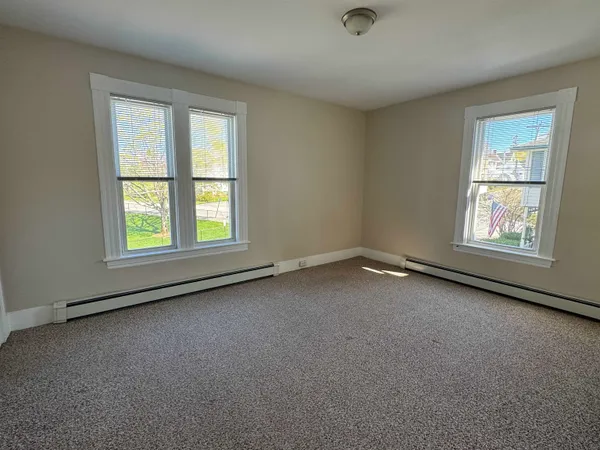$1,800 | 704 Belmont Street, Manchester, NH 03104
