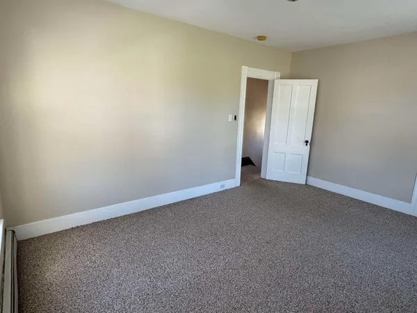 $1,800 | 704 Belmont Street, Manchester, NH 03104