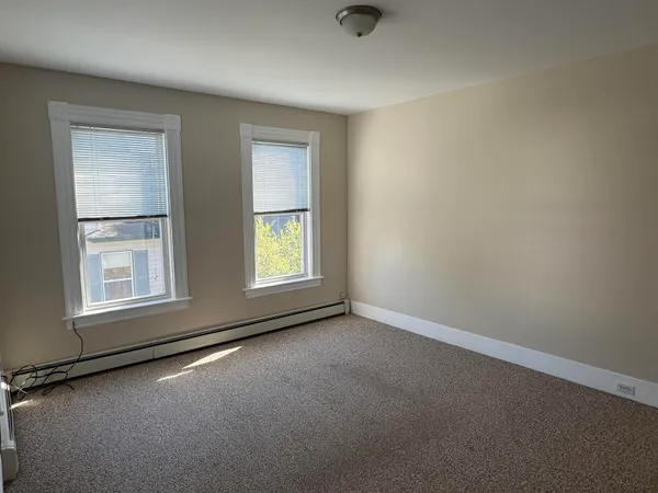 $1,800 | 704 Belmont Street, Manchester, NH 03104