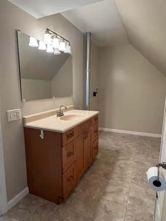 $1,800 | 704 Belmont Street, Manchester, NH 03104