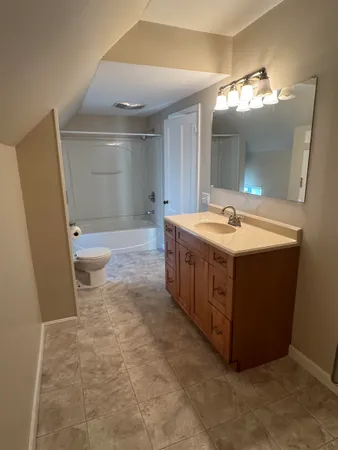 $1,800 | 704 Belmont Street, Manchester, NH 03104