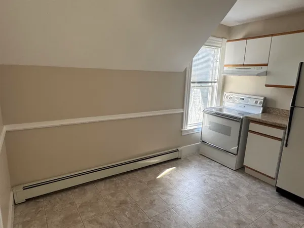 $1,800 | 704 Belmont Street, Manchester, NH 03104