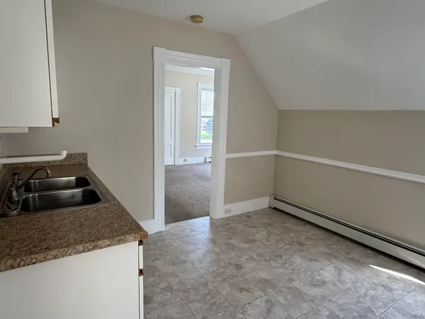 $1,800 | 704 Belmont Street, Manchester, NH 03104