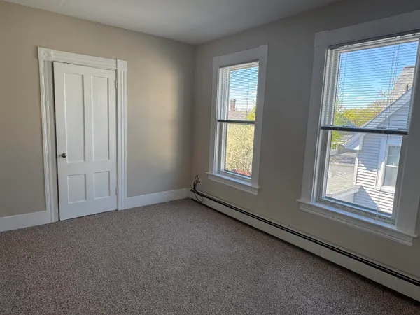 $1,800 | 704 Belmont Street, Manchester, NH 03104