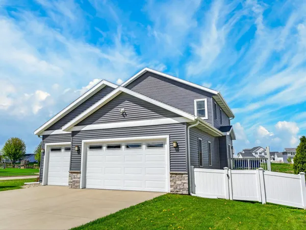 $639,900 | 2402 Blue Heron Boulevard, Sun Prairie, WI 53590