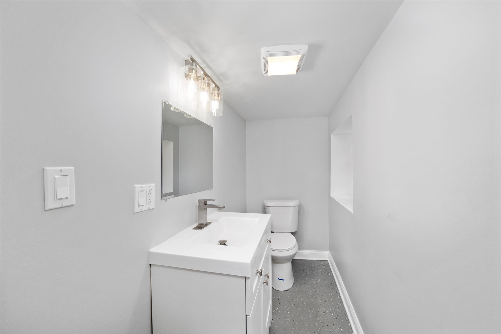 5237 Long Avenue Chicago, IL 60638 - Photo 29 of 41 a utility room with dryer and washer