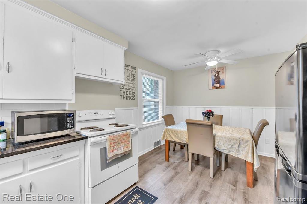 2022 Vernier Road Grosse Pointe Woods, MI 48236 - Photo 11 of 40