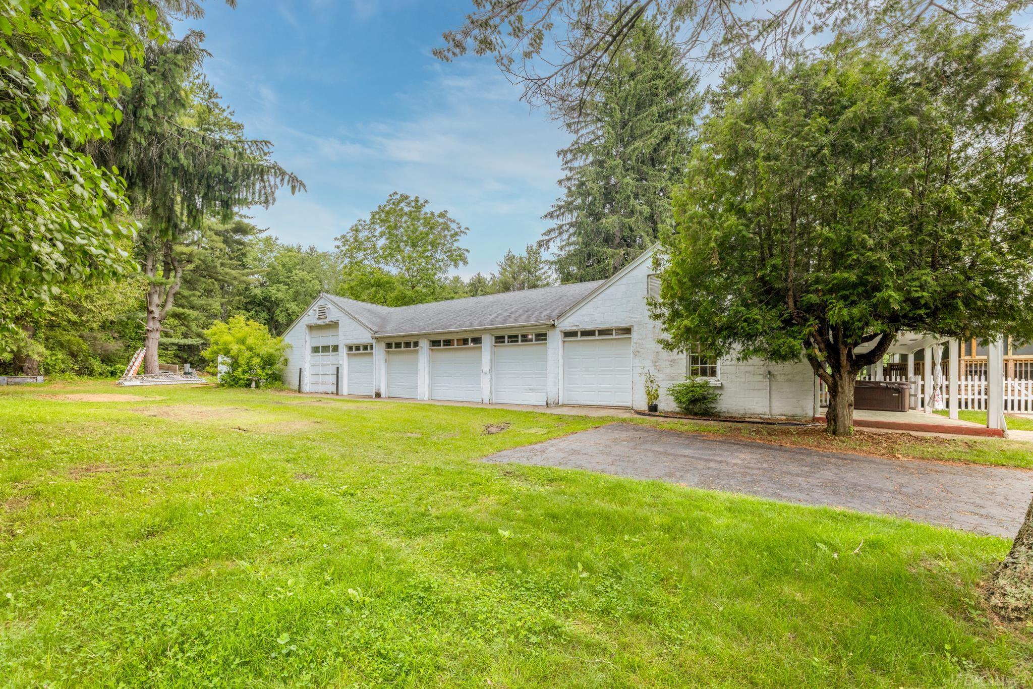4484 Lakeshore Road Lexington, MI 48450 - Photo 4 of 93
