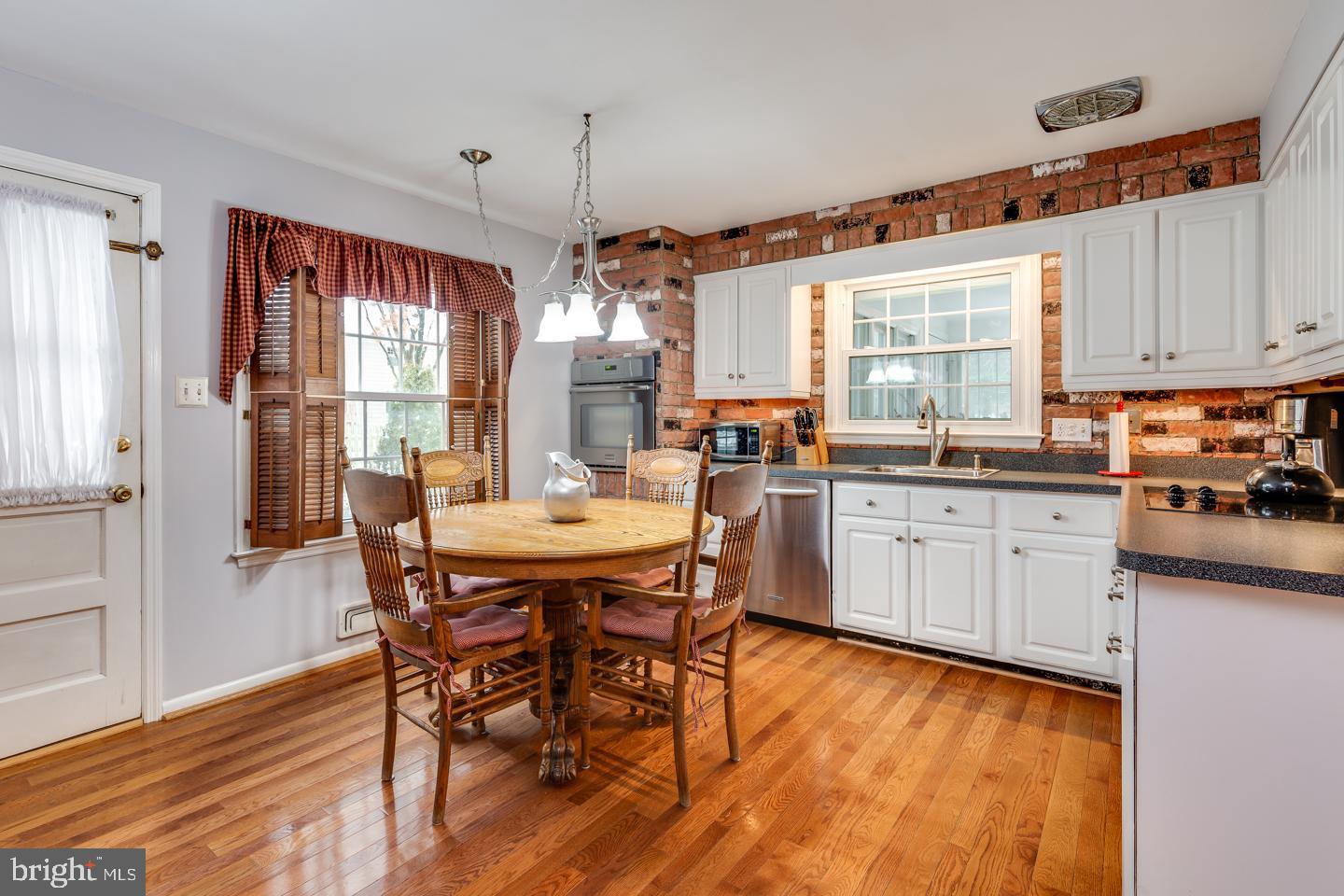 Eat in Kitchen