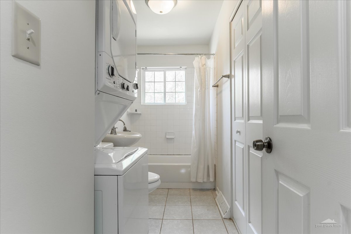 28 Hampton Road Montgomery, IL 60538 - Photo 16 of 27 a bathroom with a sink a toilet and shower
