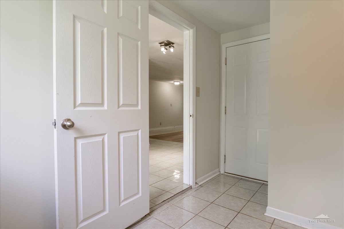 28 Hampton Road Montgomery, IL 60538 - Photo 21 of 27 wooden floor in a gallery