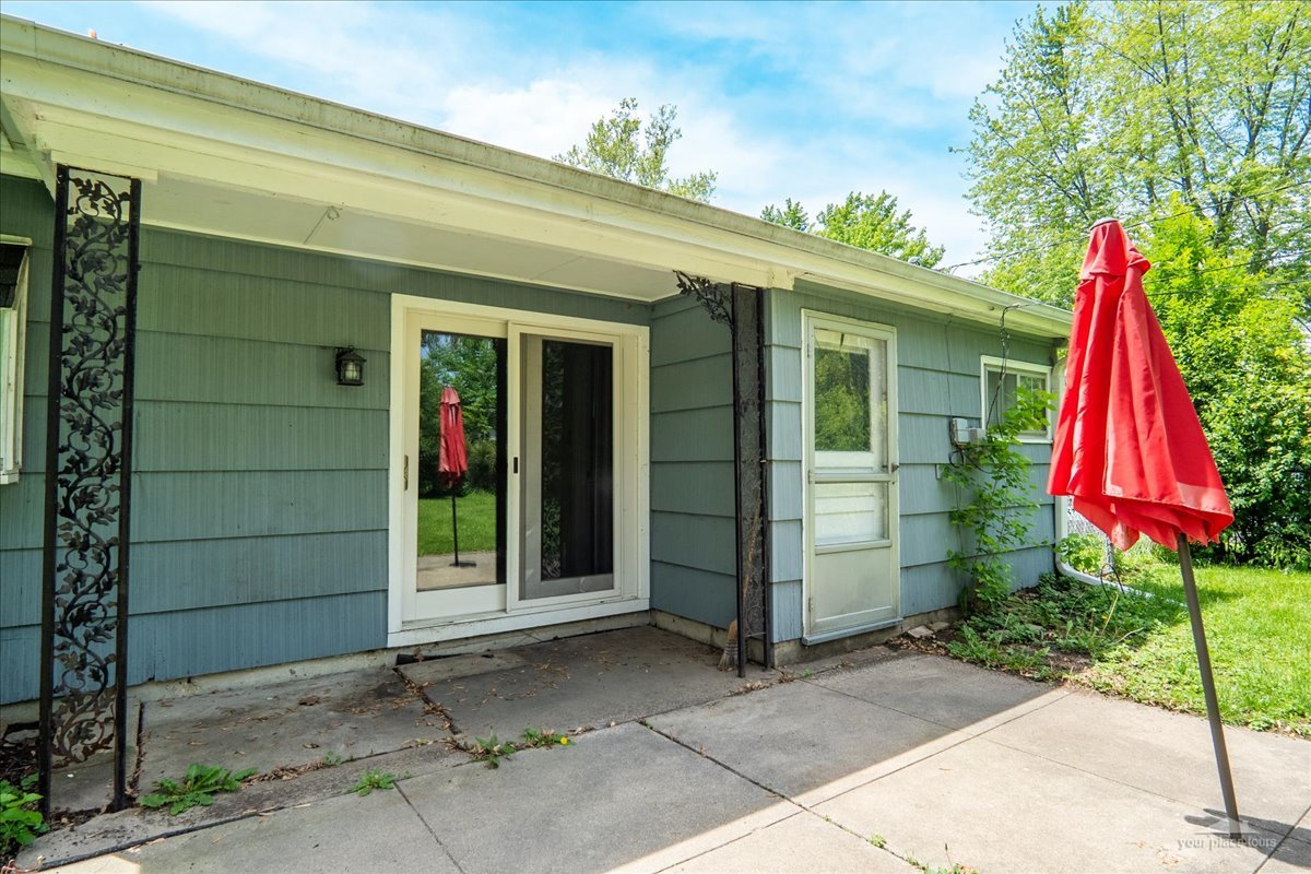 28 Hampton Road Montgomery, IL 60538 - Photo 24 of 27 a view of a house with a small garden