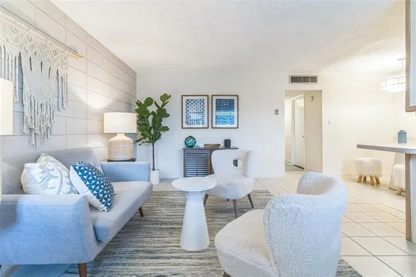 $1,390 | 320 Lakeview Street, Unit 110, Orlando, FL 32804