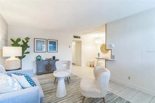 $1,390 | 320 Lakeview Street, Unit 110, Orlando, FL 32804