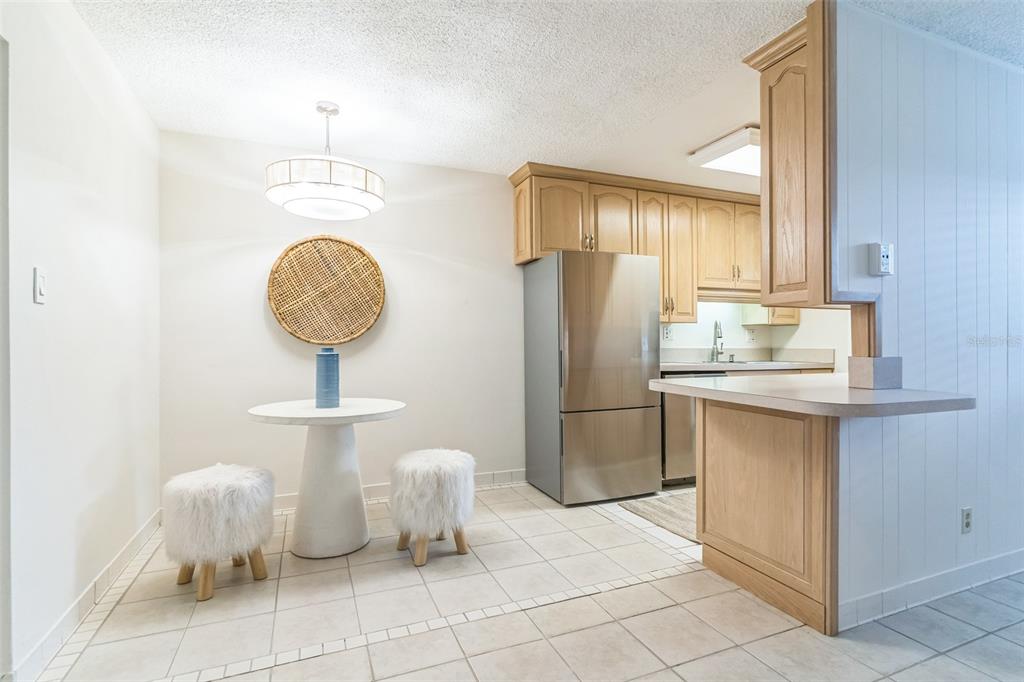 320 Lakeview Street, Unit 110 Orlando, FL 32804 - Photo 9 of 18 a kitchen with cabinets and refrigerator
