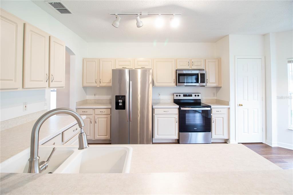 1709 Harris Hawk Road Orlando, FL 32837 - Photo 10 of 45 Gallery Image 10