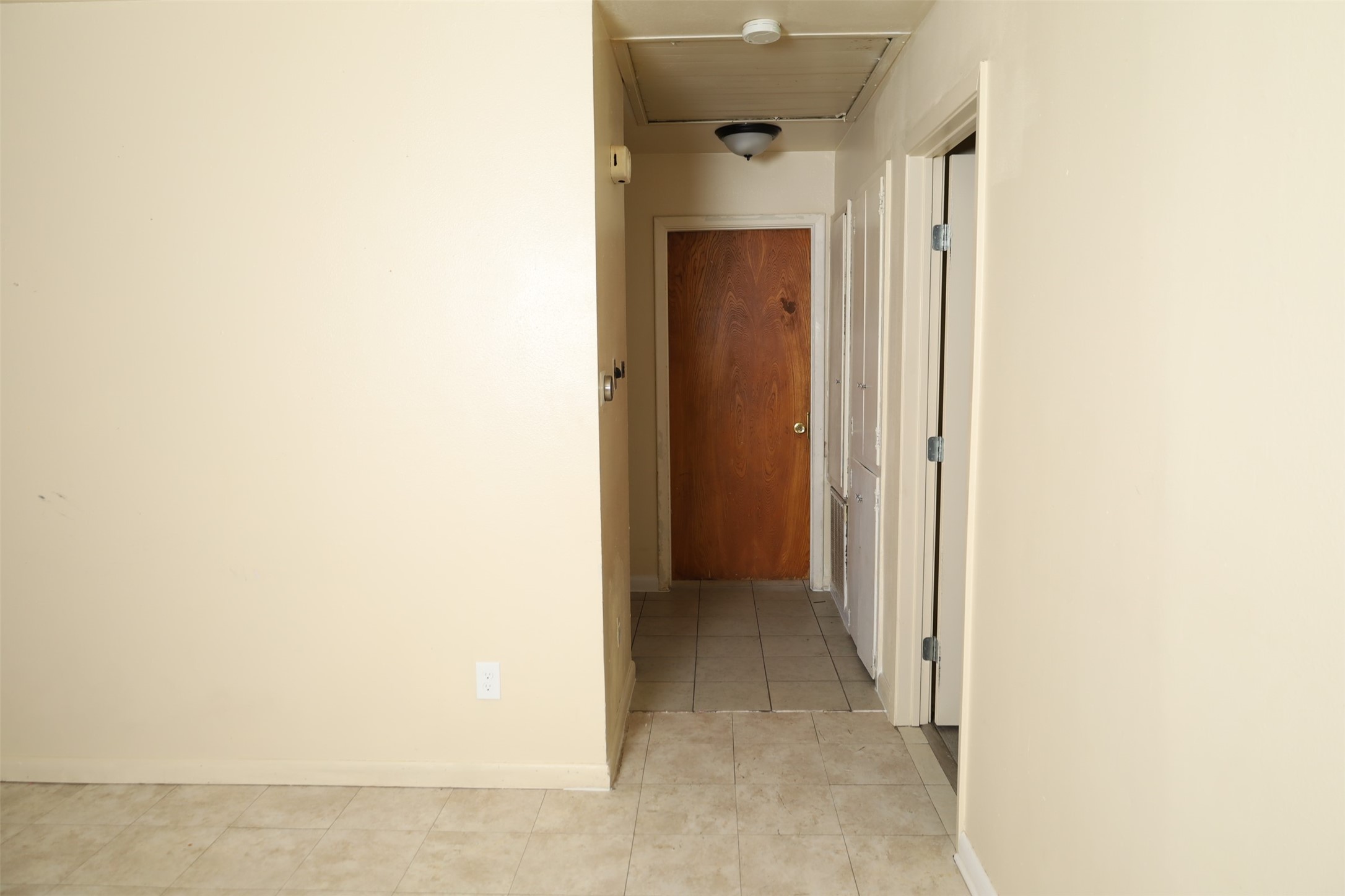 13207 Santa Teresa Road Houston, TX 77045 - Photo 11 of 20 a view of a hallway
