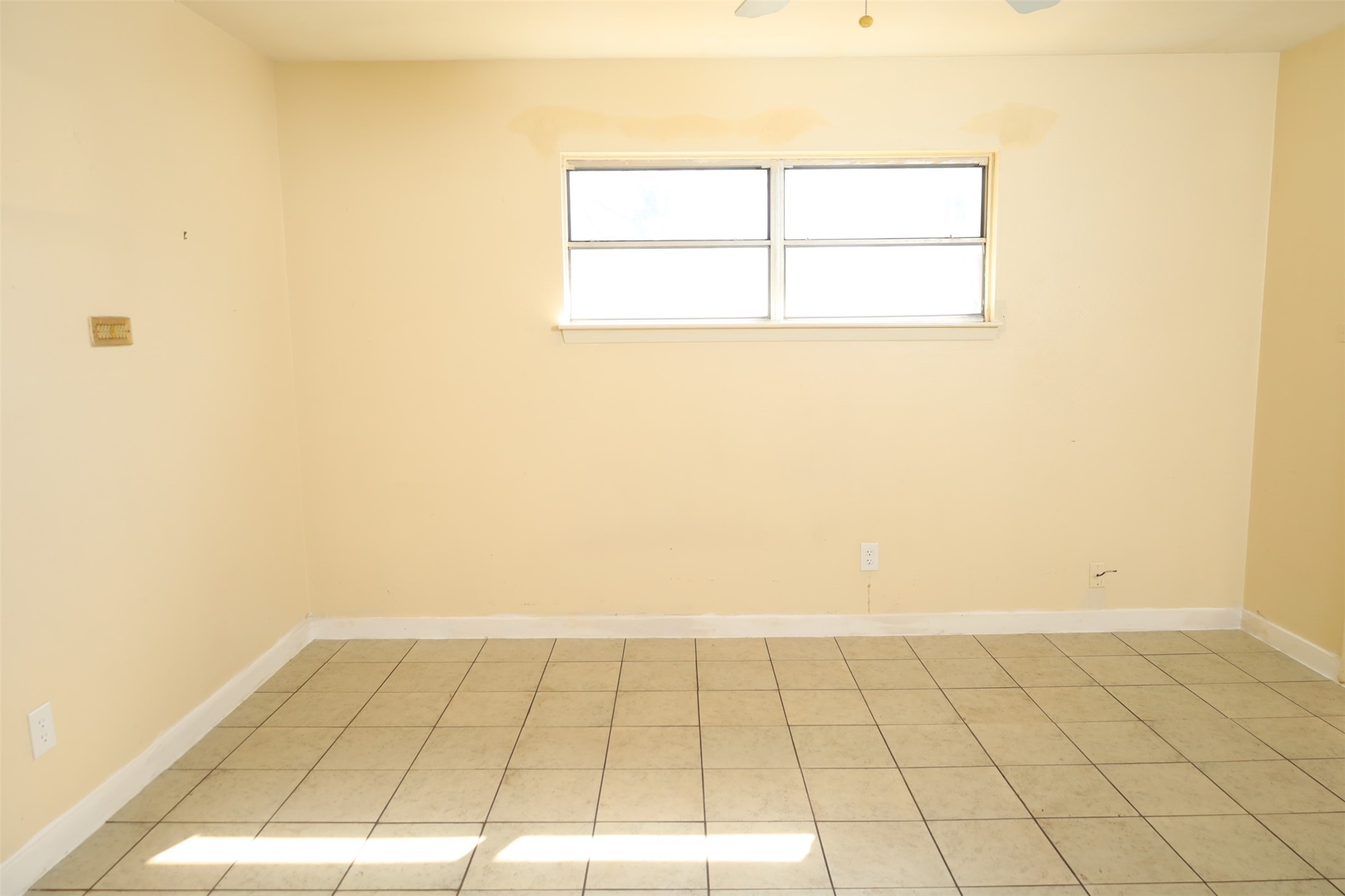 13207 Santa Teresa Road Houston, TX 77045 - Photo 15 of 20 a view of a room with white walls