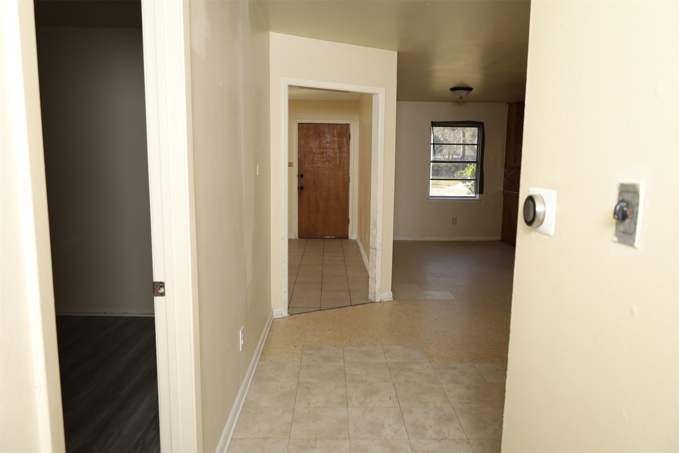 13207 Santa Teresa Road Houston, TX 77045 - Photo 17 of 20 a view of a bathroom with a bathroom
