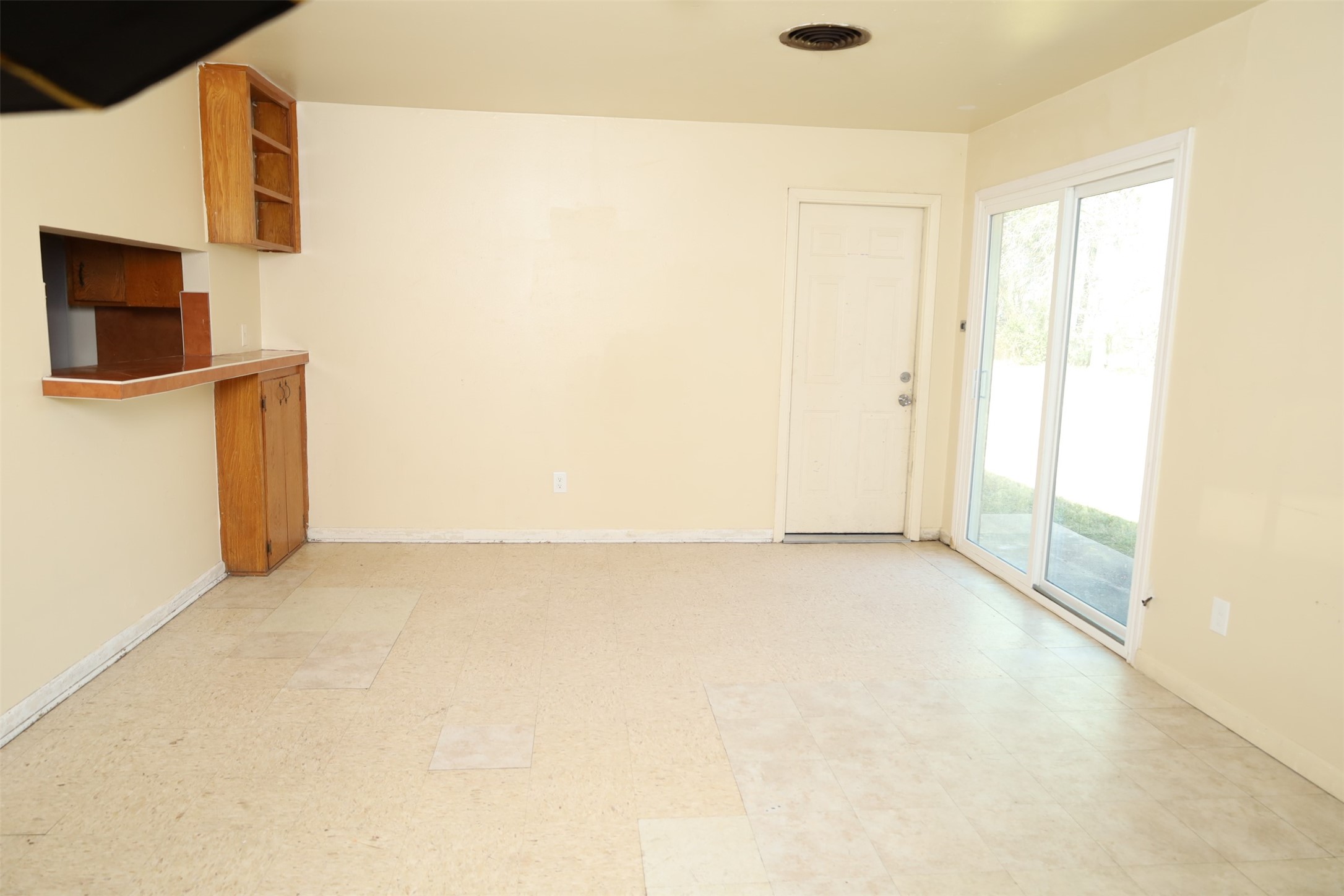 13207 Santa Teresa Road Houston, TX 77045 - Photo 3 of 20 a view of an empty room