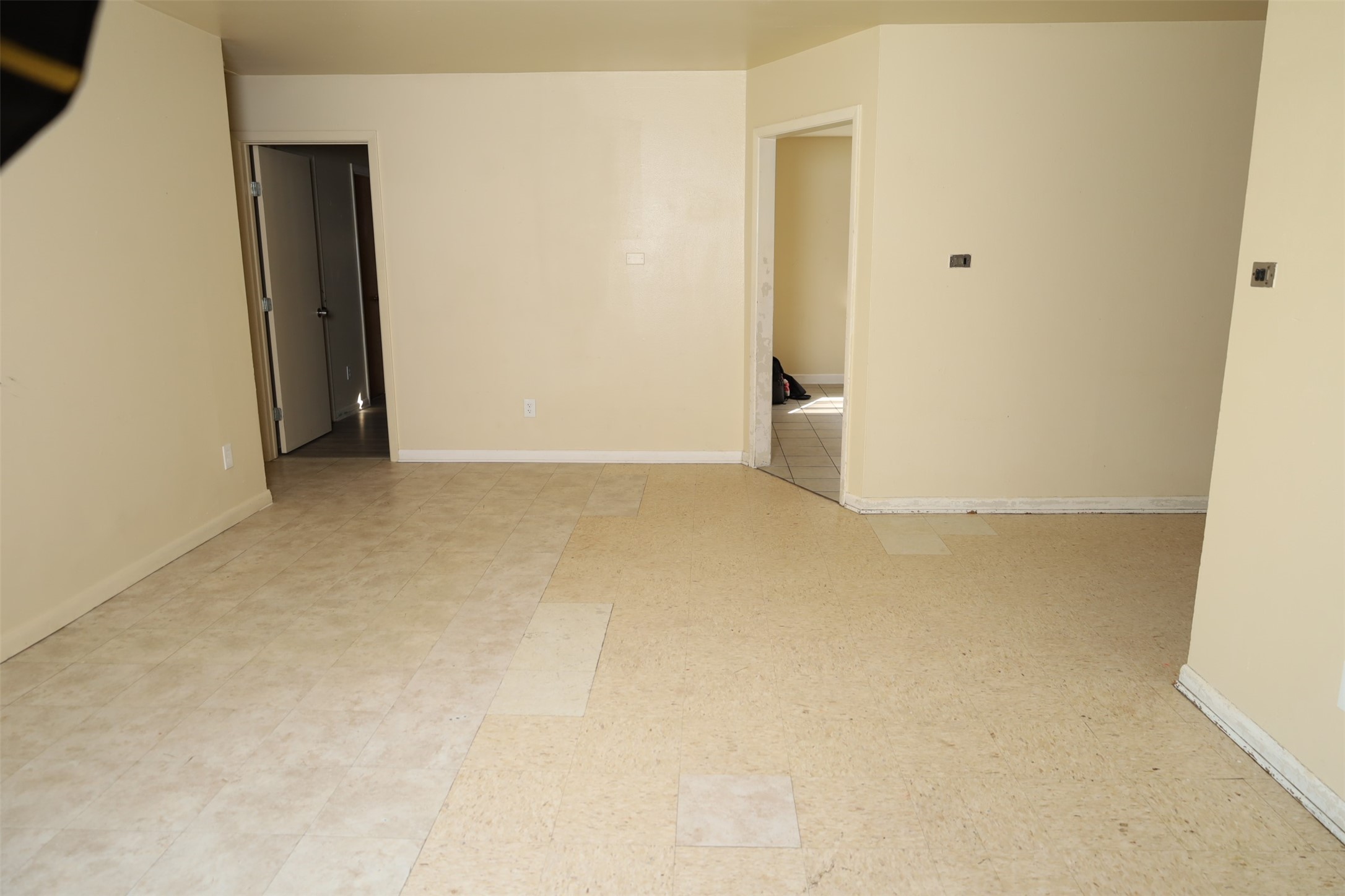 13207 Santa Teresa Road Houston, TX 77045 - Photo 9 of 20 a view of an empty room