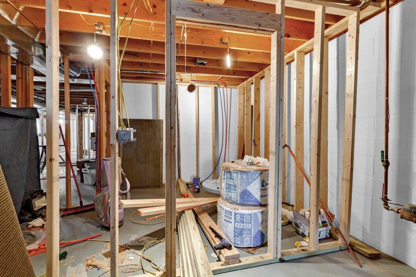 219 Foxcroft Road Mansfield, OH 44904 - Photo 28 of 36 Basement bath with shower