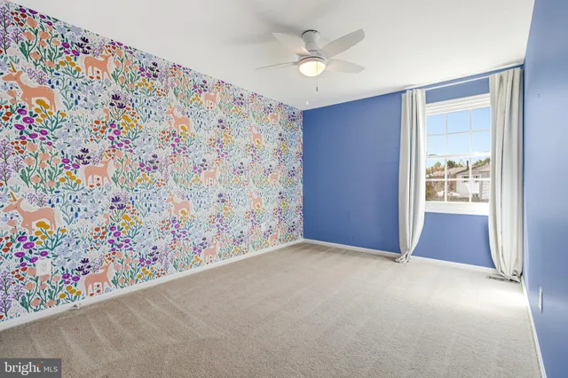 a view of entryway with window