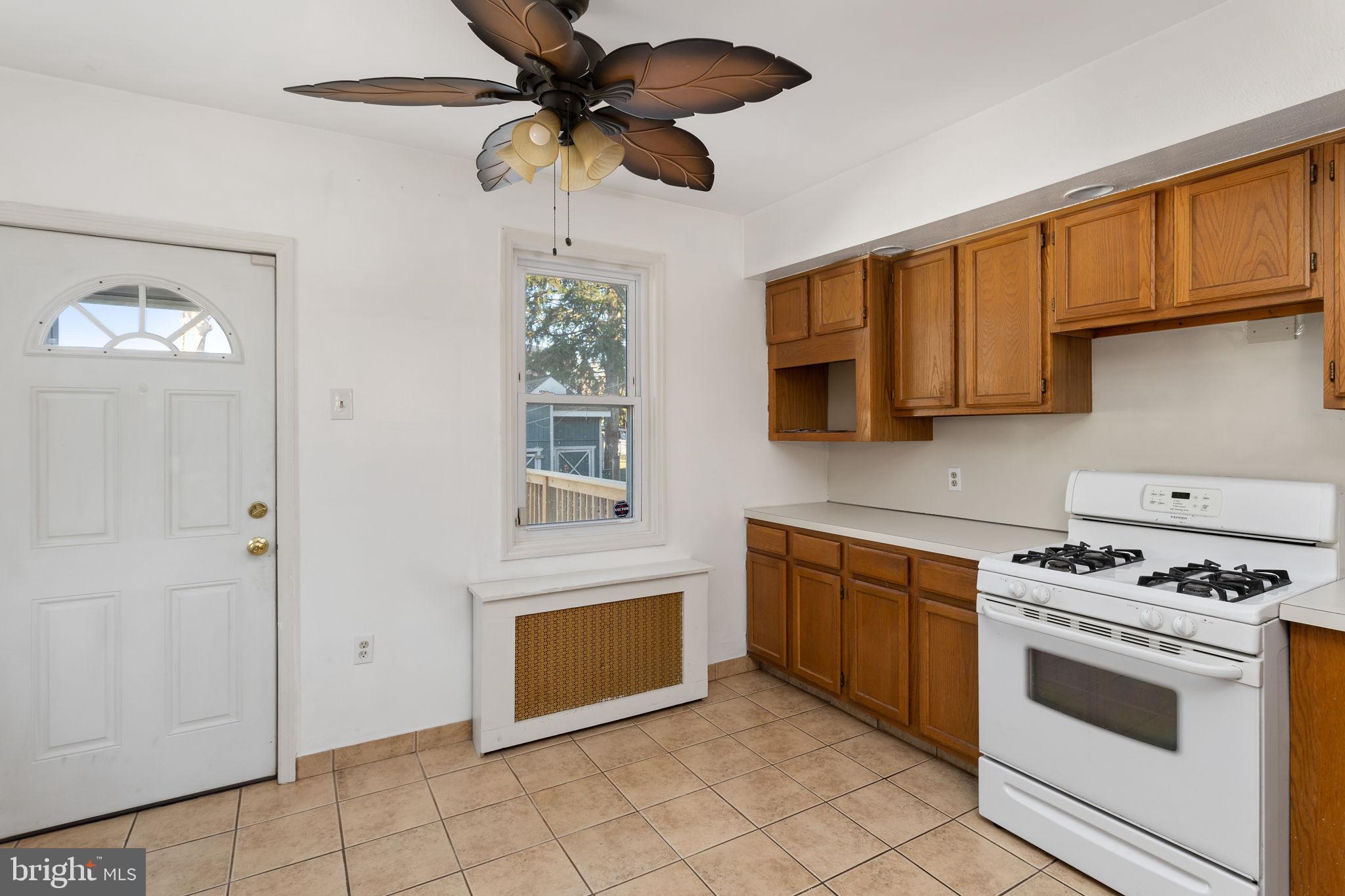 18 Elizabeth Avenue Hamilton, NJ 08610 - Photo 10 of 23