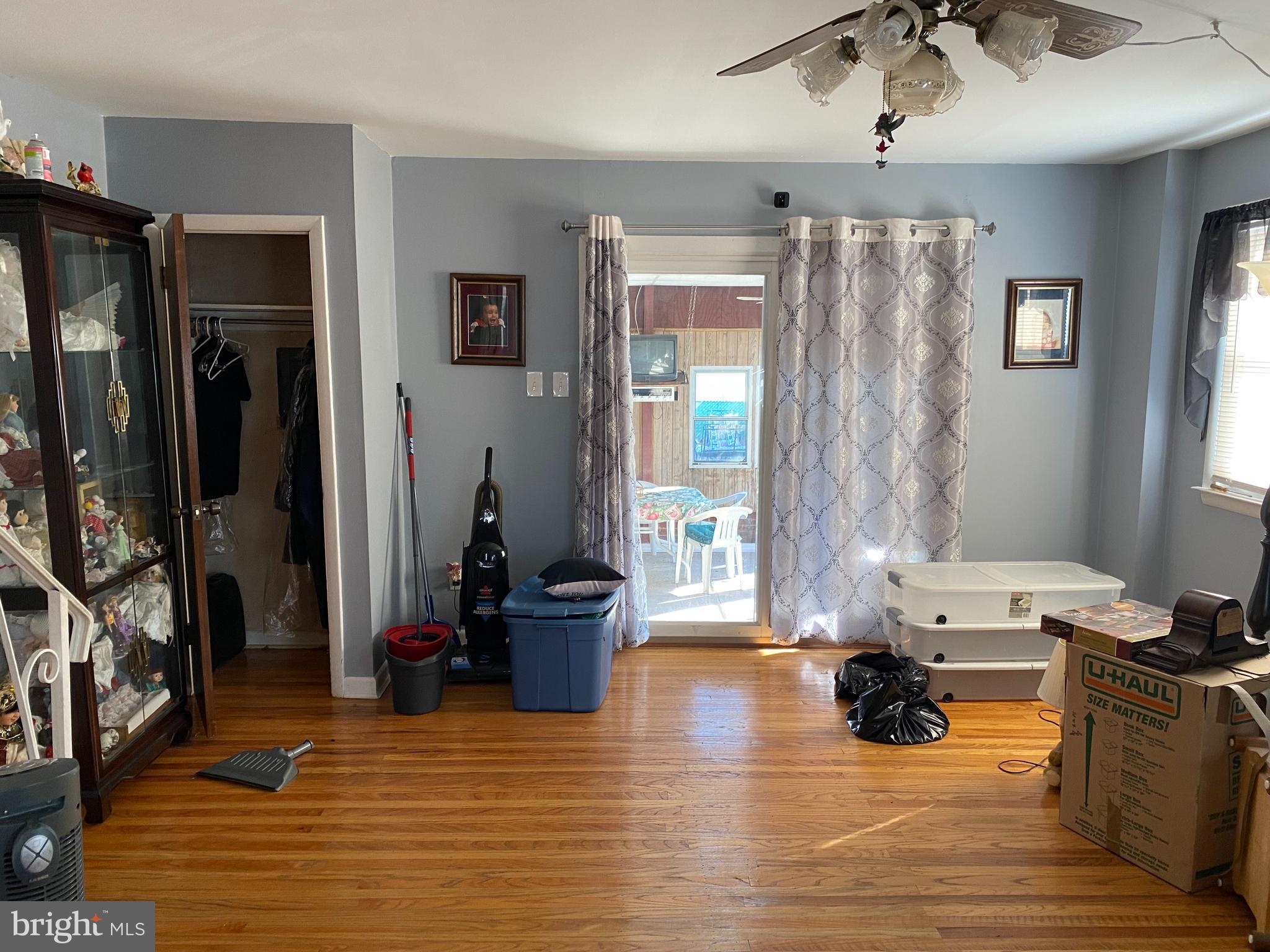 9935 Medway Road Philadelphia, PA 19115 - Photo 12 of 24 living room