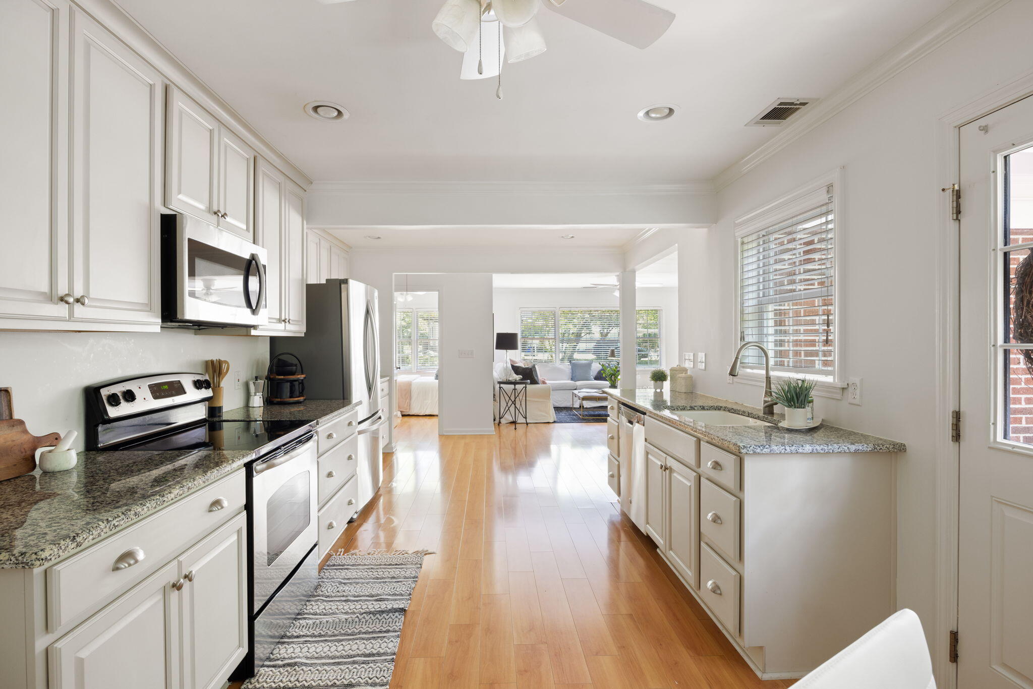 303 Wappoo Road Charleston, SC 29407 - Photo 5 of 20 9-web-or-mls-Coastal RE Photo 303 Wappoo