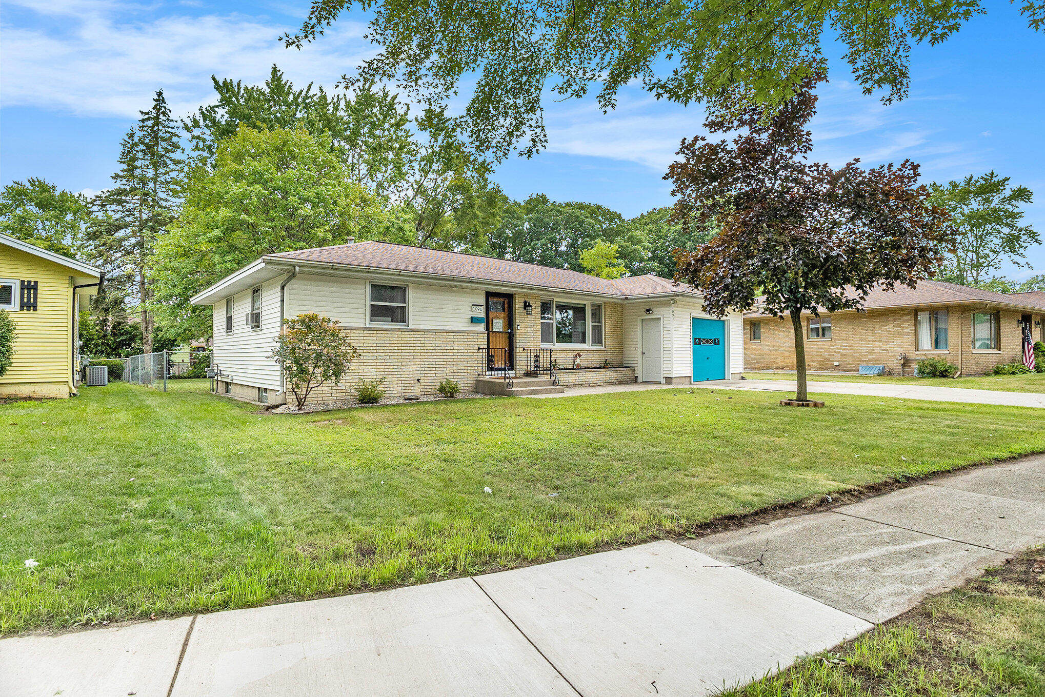 1091 Drexel Road Muskegon, MI 49441 - Photo 2 of 28 002_42a1603